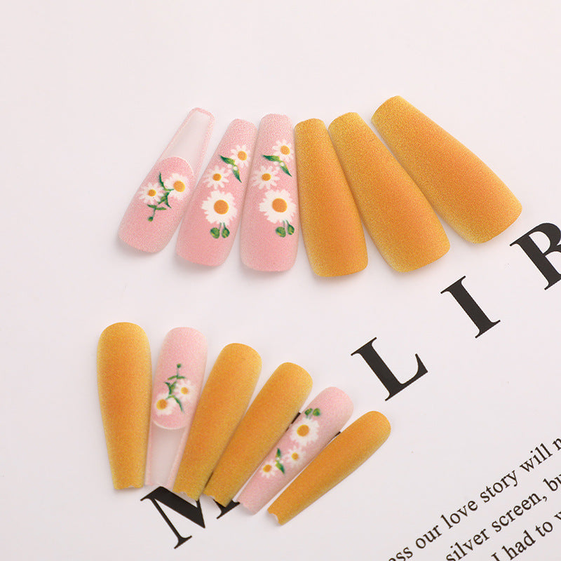 Artificial nails in elegant design Kalsten