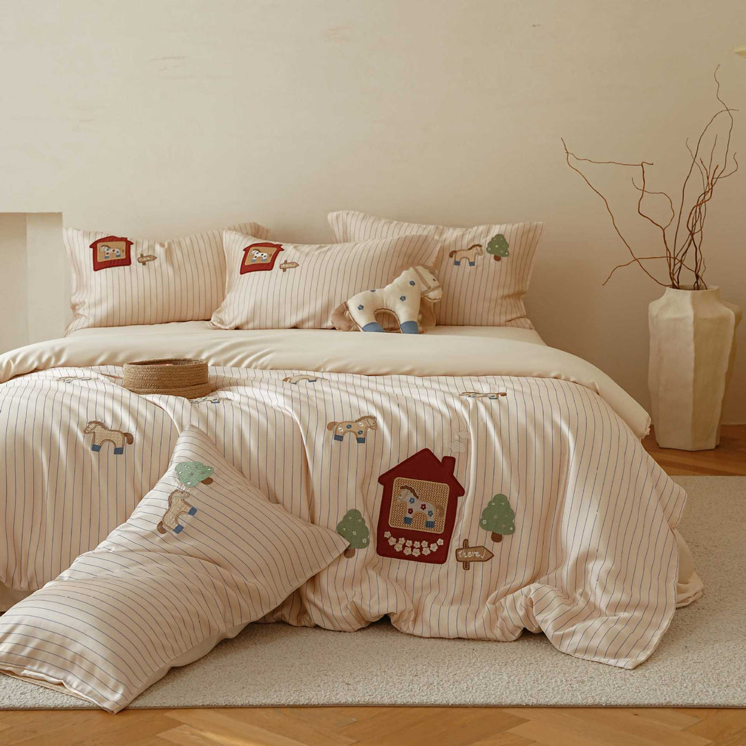 Child-friendly bedding set made of cotton percale with embroidered animal motifs