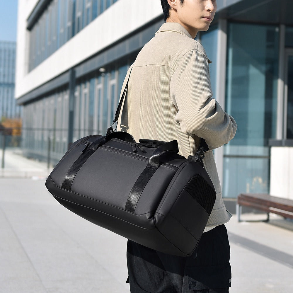 Everyday travel bag with spacious main compartment and innovative organization Kalsten