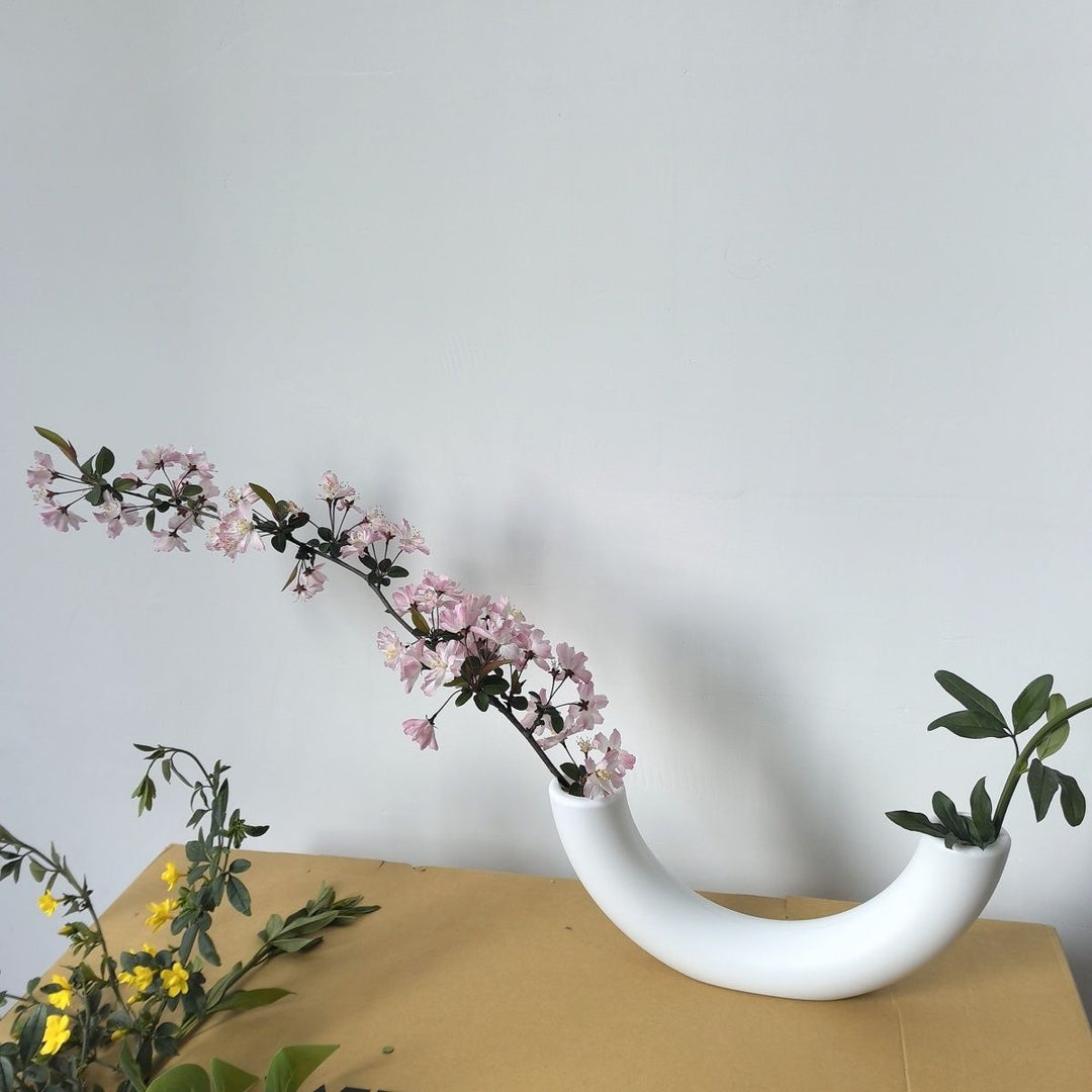 Contemporary Curved Flower Vase Kalsten