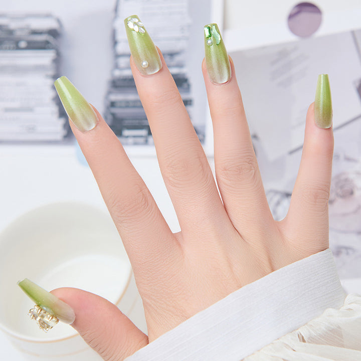 Artificial nails with butterfly accents and glitter details Kalsten