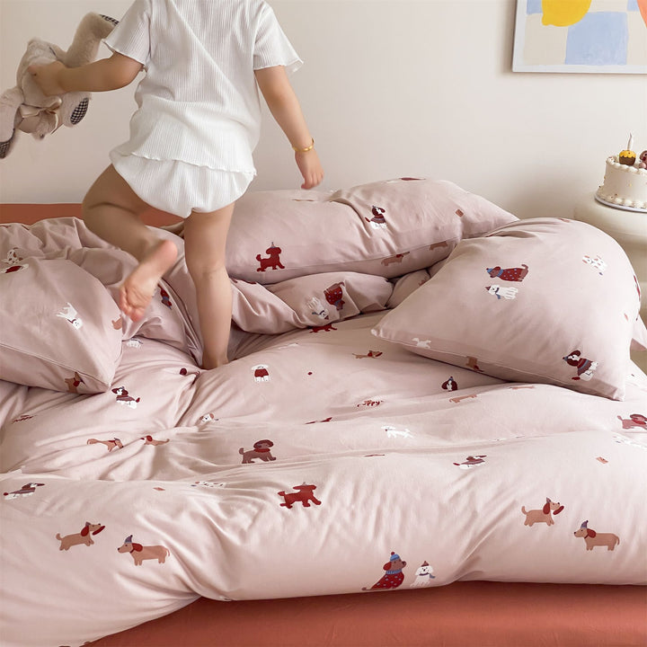 Children's bedding set with playful animal and smile print