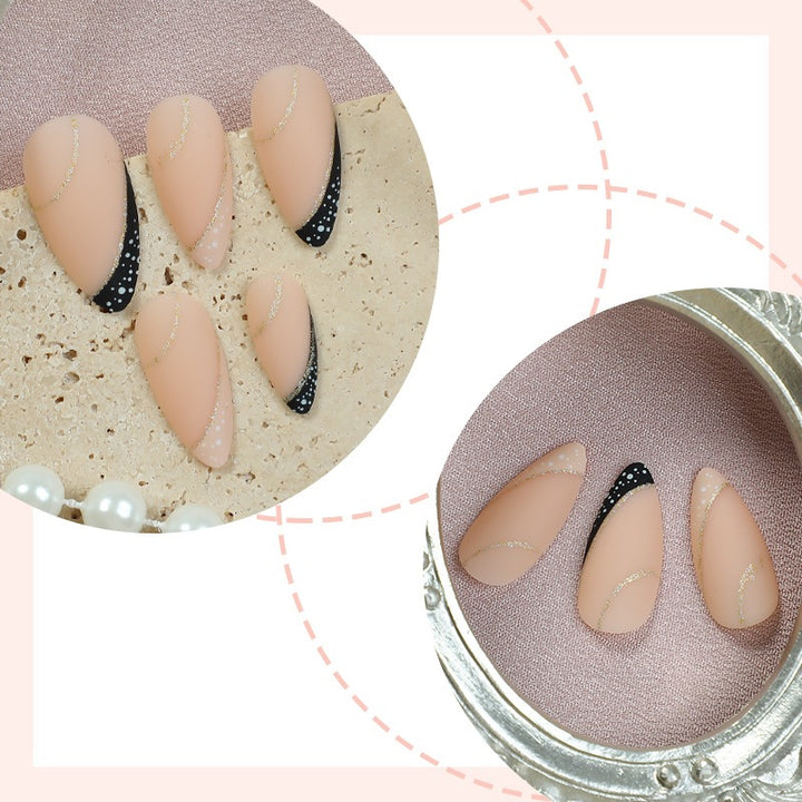 Nail set with elegant gold and silver accents Kalsten