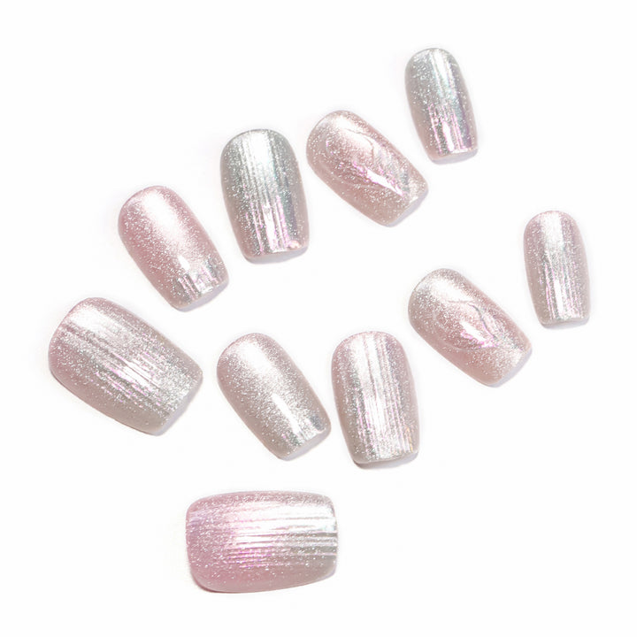 Artificial nail art in shimmering design Kalsten