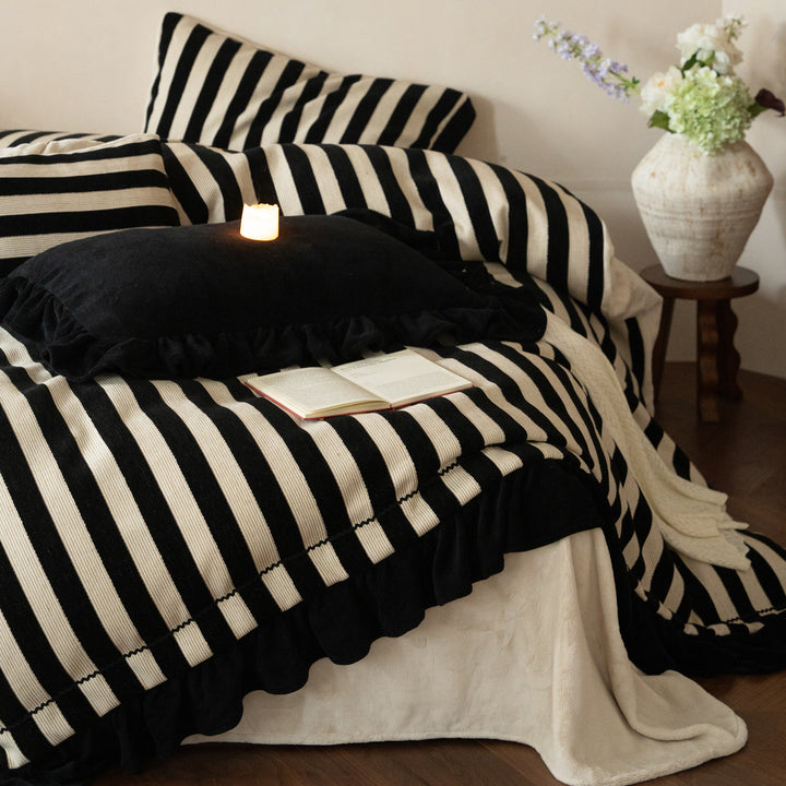 Striped bedding set made of cotton-linen with ruffles and pillow