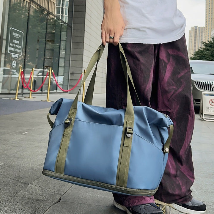 Sporty shoulder bag with water-repellent material and sturdy carrying handles Kalsten