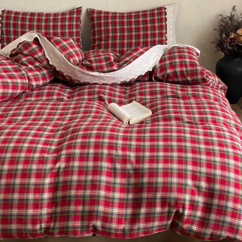 Reversible bedding set made of cotton percale with checkered Vichy pattern and solid colored reverse