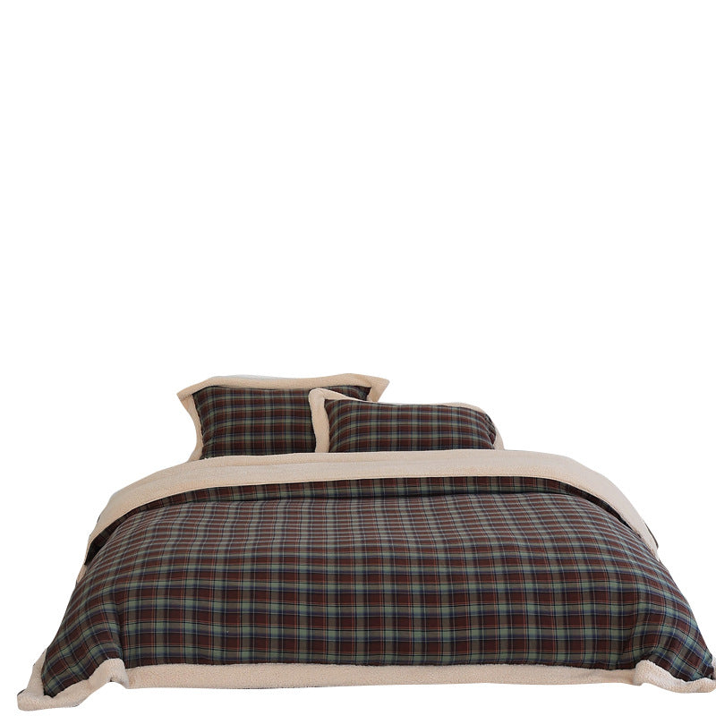 Bedding set made of cozy checkered flannel with teddy fleece edge