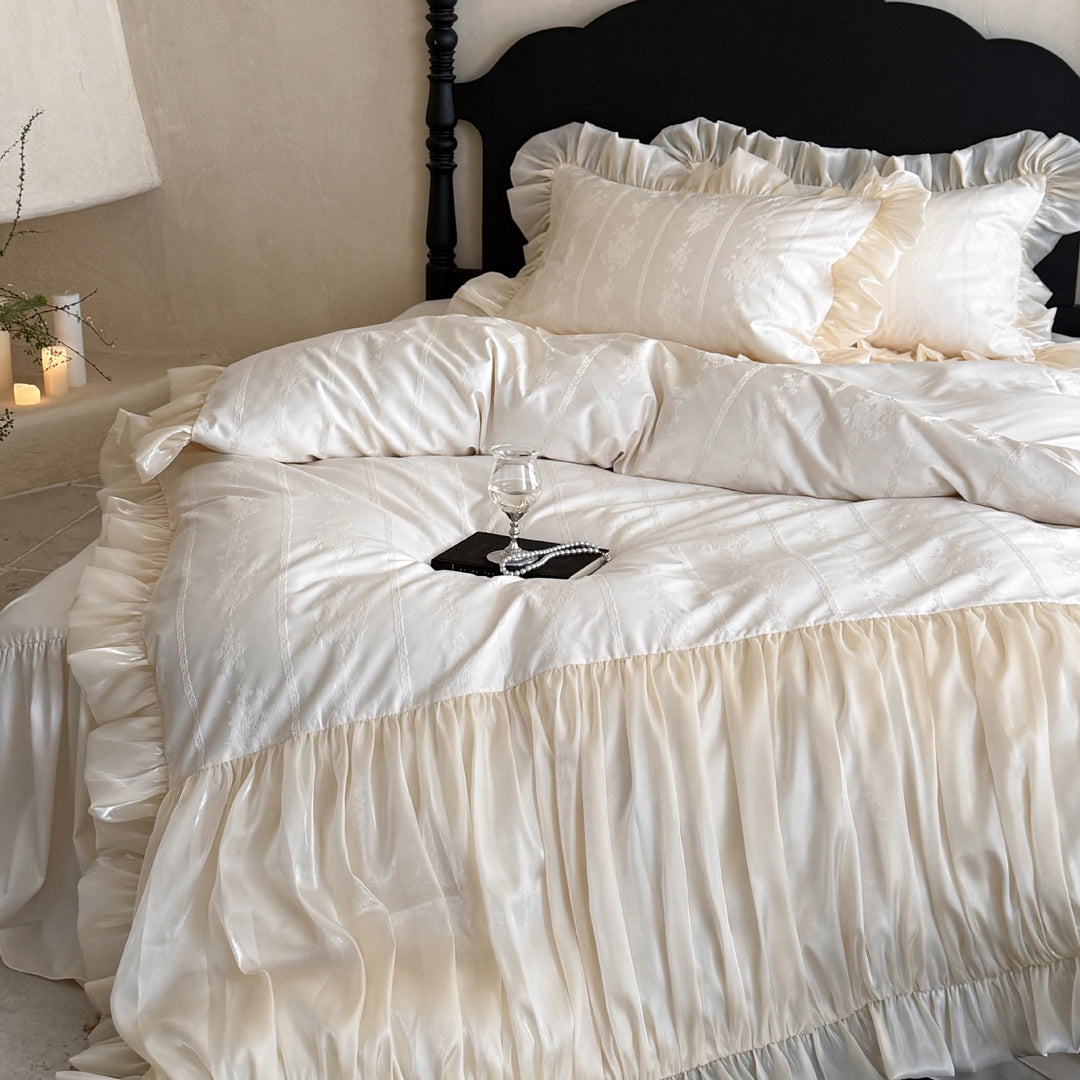 Bedding set – fine satin jacquard with ruffled bed skirt and frill pillow