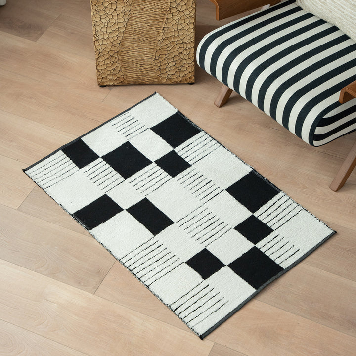 Modern runner rug with checkerboard and line structure