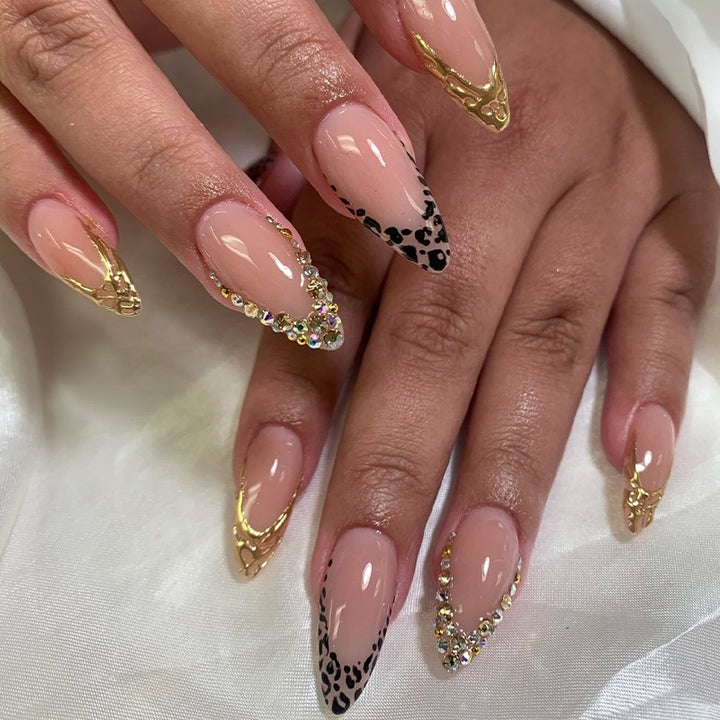 Trendy Artificial Nails with Glitter and Animal Motif Kalsten