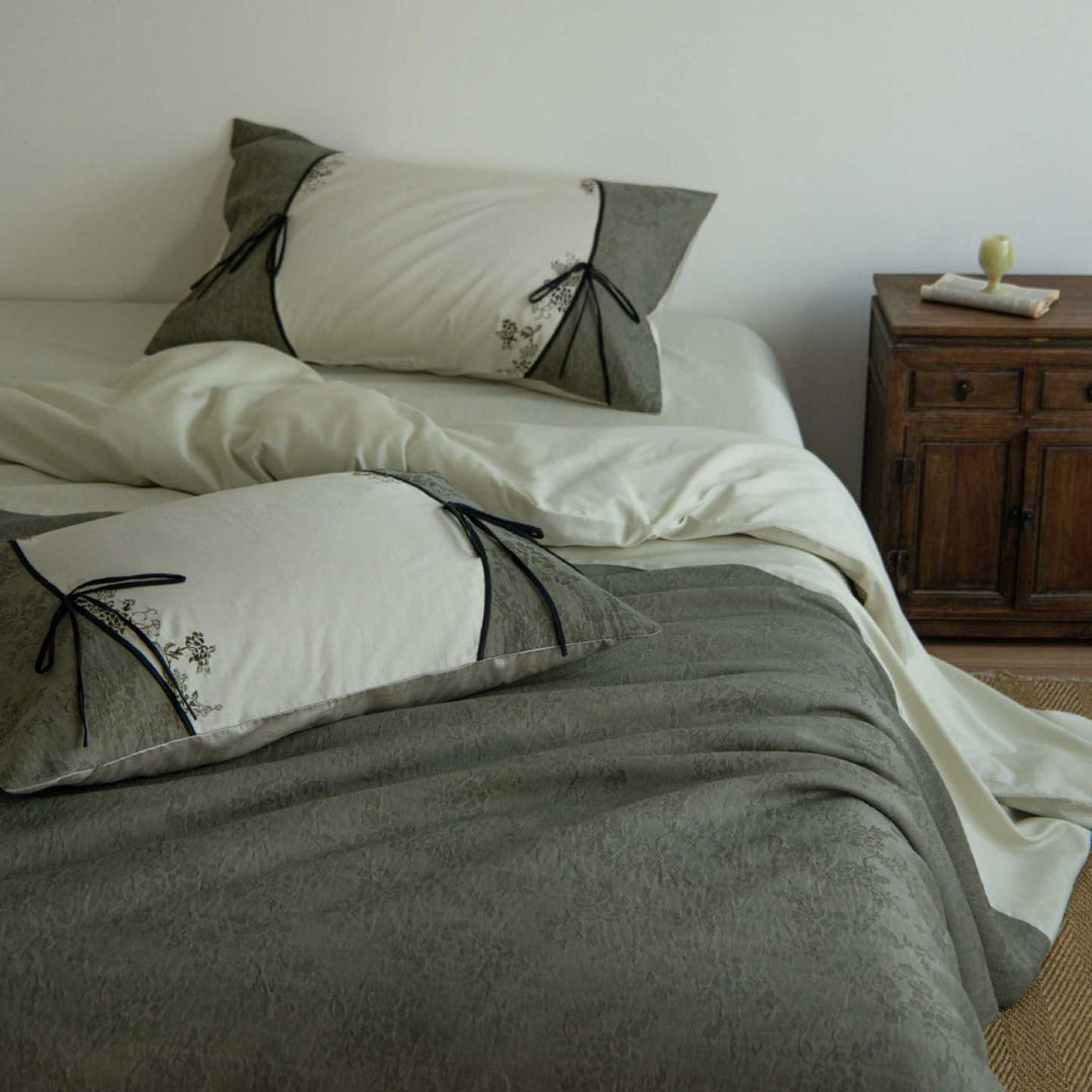Luxury linen bedding set with embroidered decorative stripe
