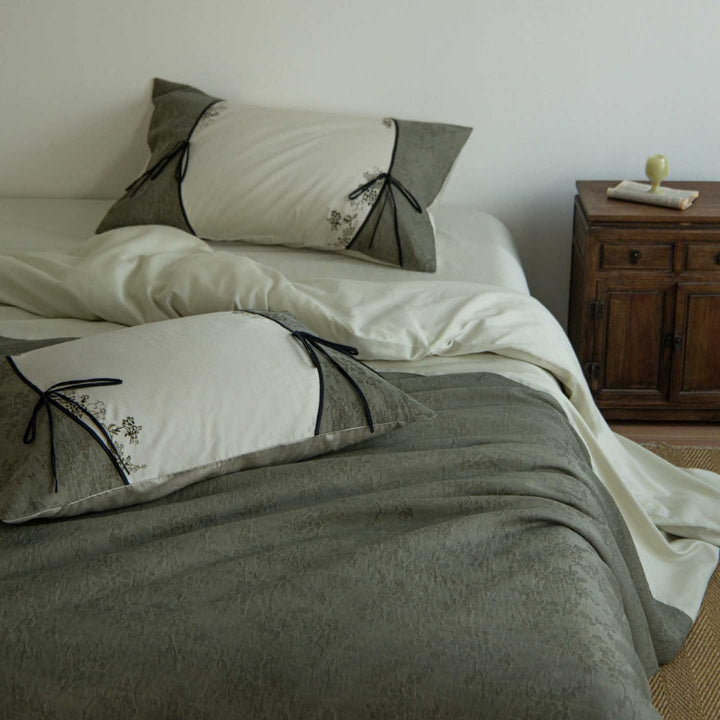 Luxury linen bedding set with embroidered decorative stripe