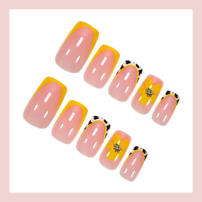 Nail art set with cheerful floral and animal designs Kalsten
