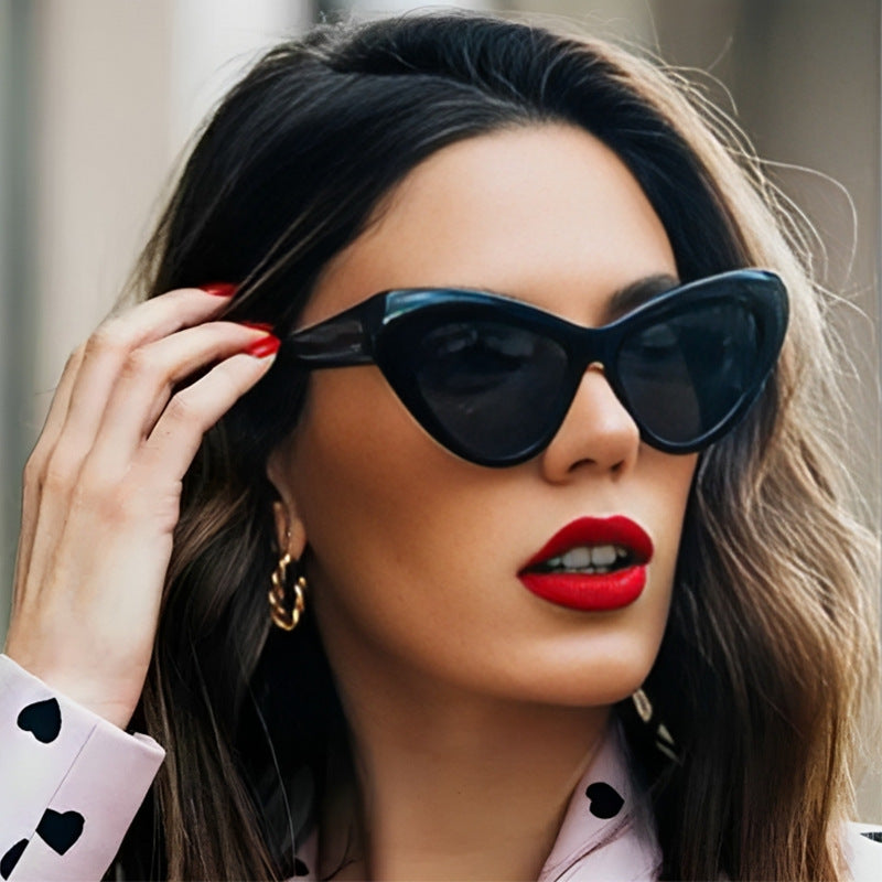 Women Cat-Eye Sunglasses in Distinctive Design Kalsten