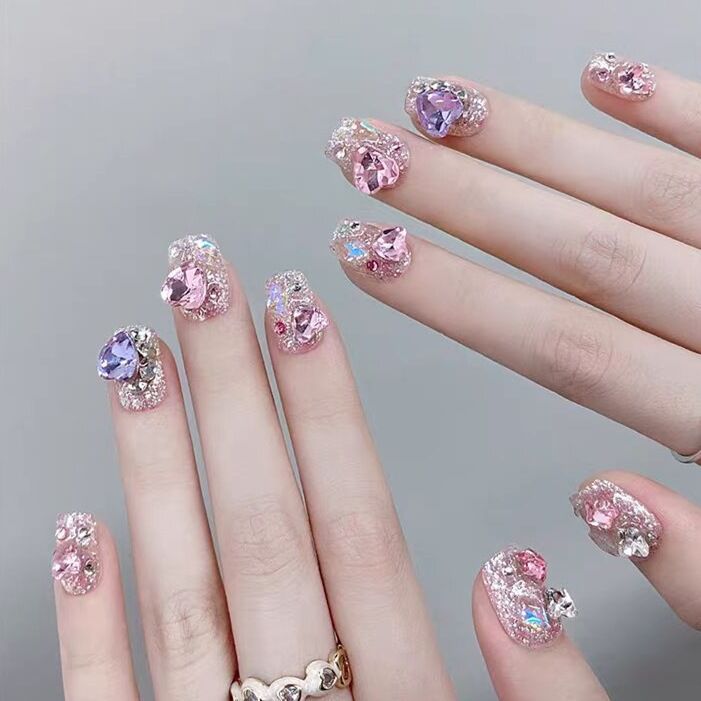 Artistic Floral-Embellished Press-On Nail Art Kalsten