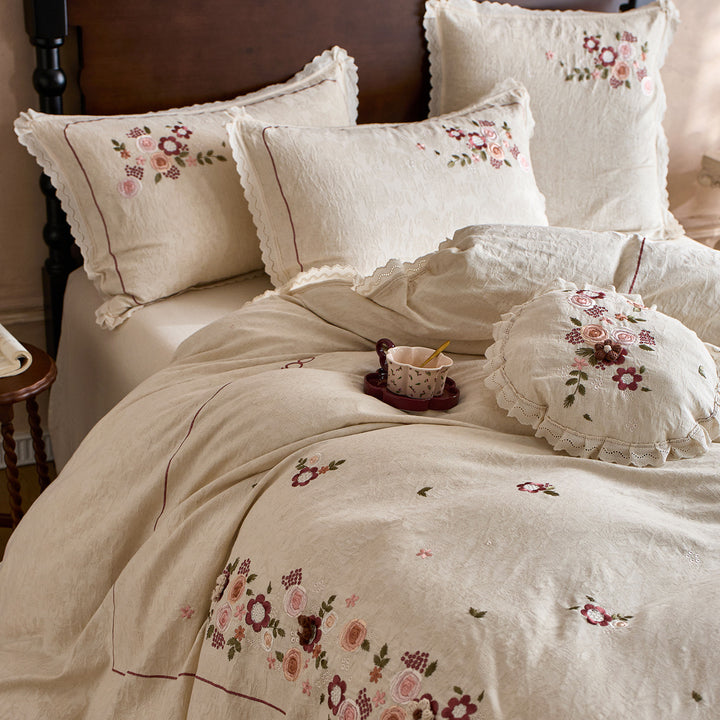Romantic bedding set made of cotton-linen with floral embroidery and wavy hem