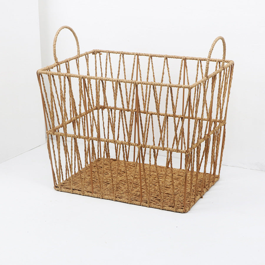 Decorative storage basket made of woven natural material Kalsten