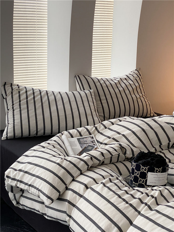 Striped cotton bedding set in percale quality with light quilting