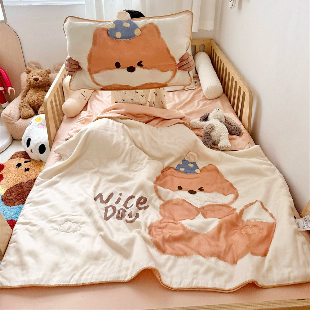 Reversible children's bedding set made of soft microfiber with large teddy bear print and quilted blanket