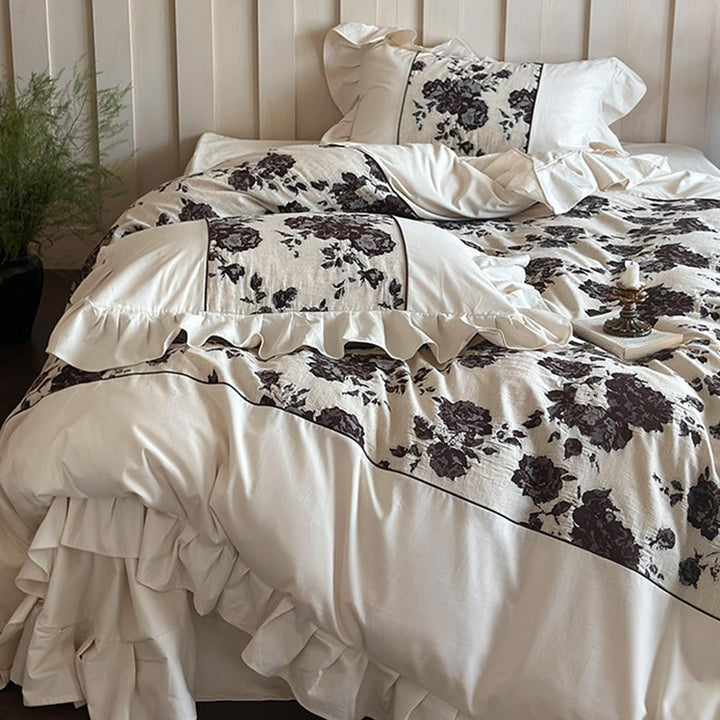 Romantic bedding set made of cotton-linen blend with floral jacquard border and ruffle
