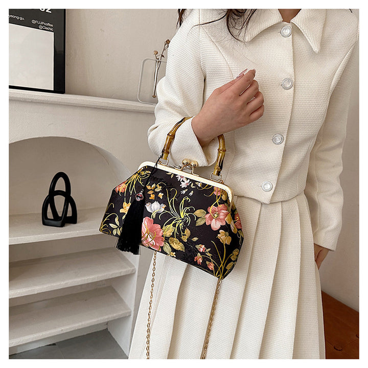 Vintage-Inspired Floral Handbag