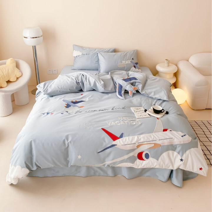 Children's bedding set with playful airplane motif made of cotton satin