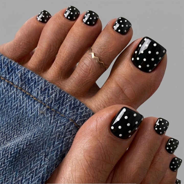 Decorative Polka Dot Toenail Art
