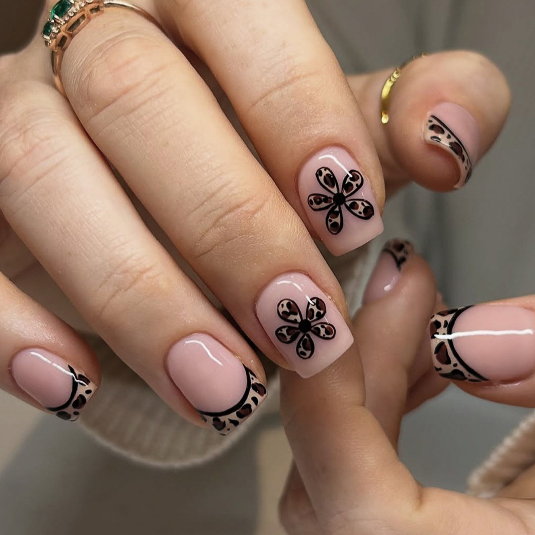Elegant Floral Accent Nail Art Set Kalsten