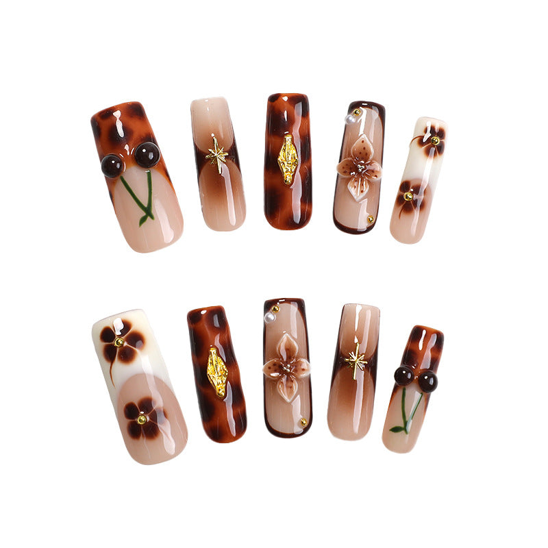 Elegant nail art set with floral and golden accents Kalsten
