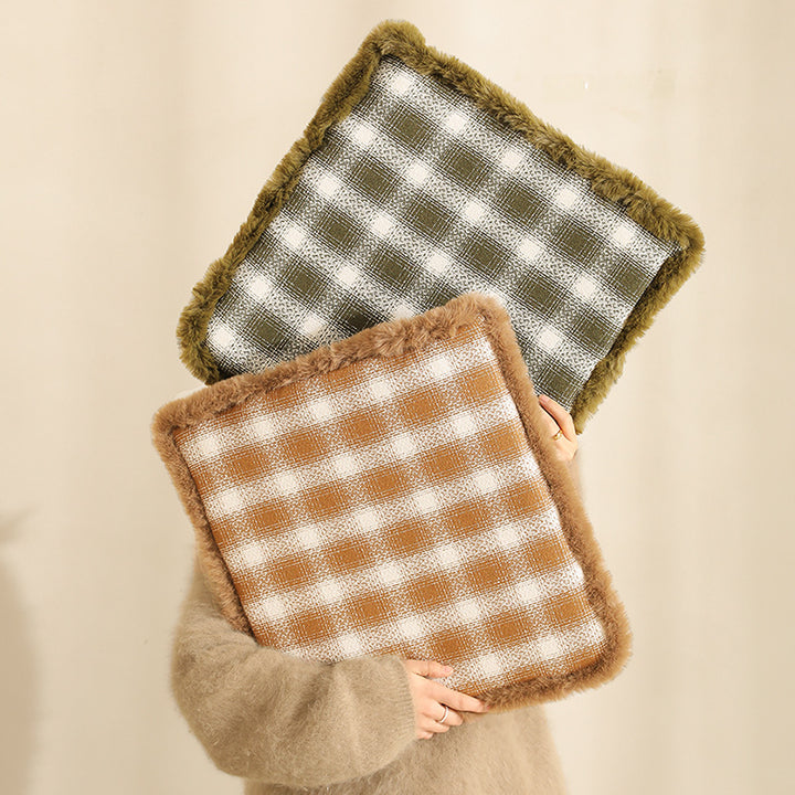 Quilted seat cushion with faux fur edge and thermal insulation