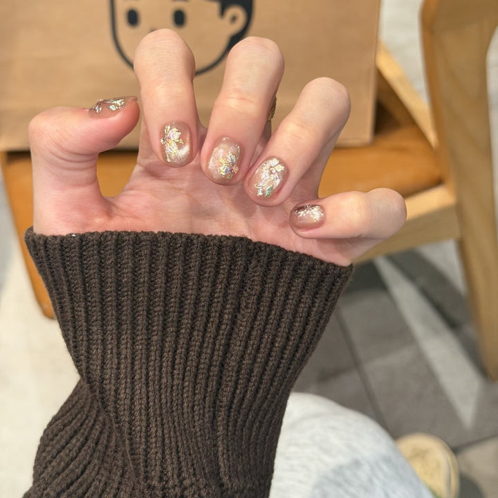 Elegant Floral Design Press-On Nail Set