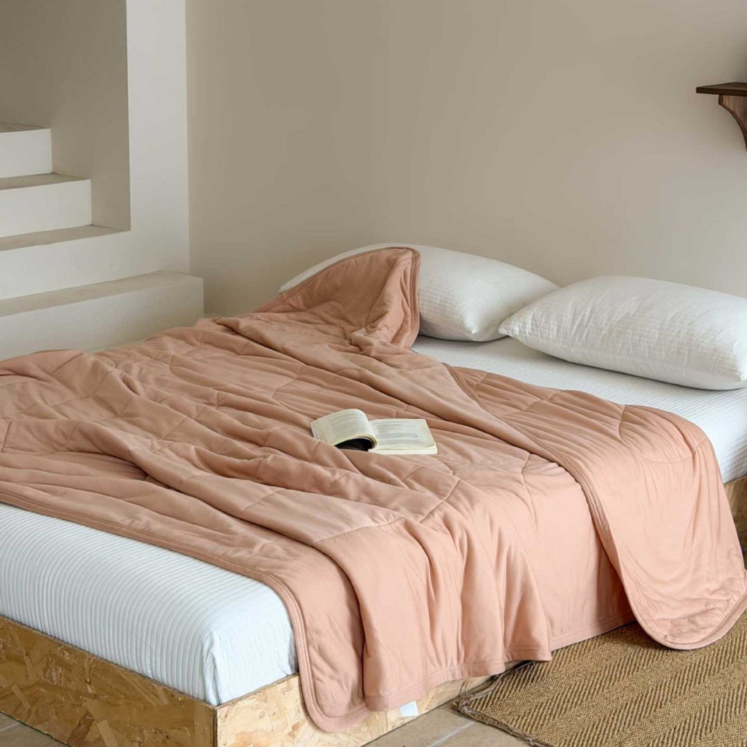 Reversible quilted bedspread with pillow covers made of breathable microfiber