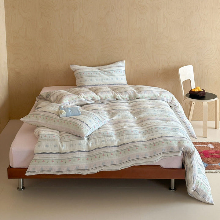 Premium bedding set in nordic-inspired striped pattern made of cotton percale