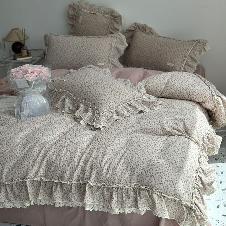 Duvet and pillowcase set made of cotton cambric with ruffles and eyelet embroidery