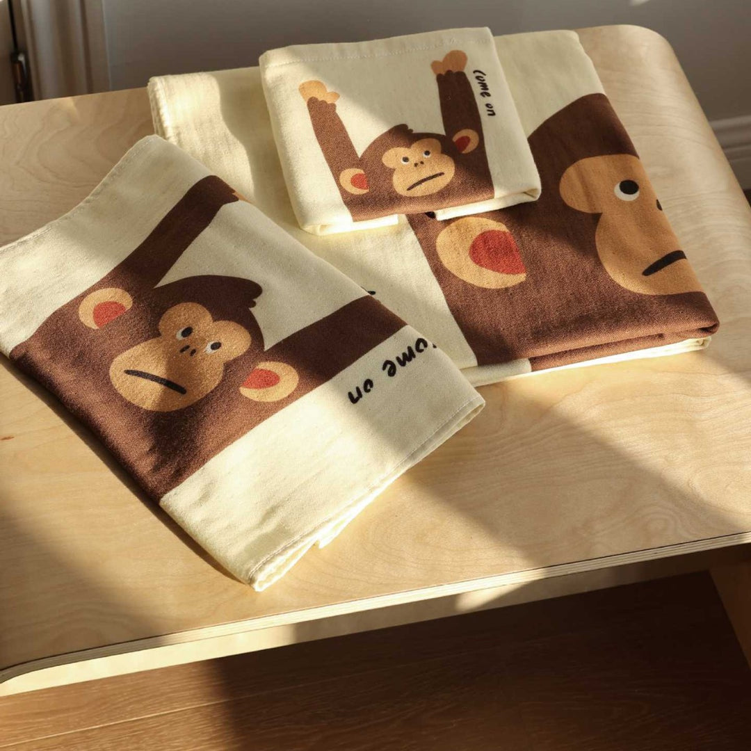 Children's bath towel with cute monkey print made of soft microfiber