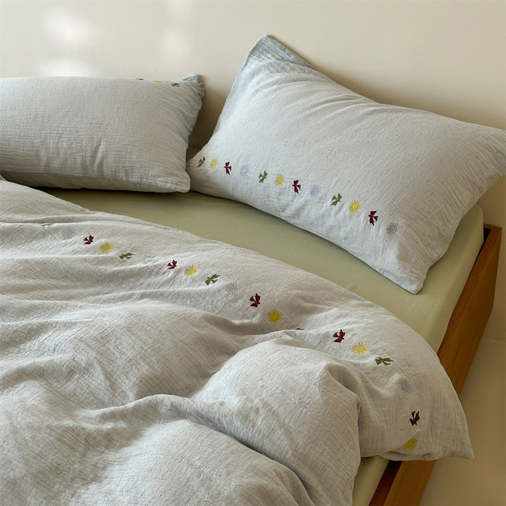 Bedding set in linen look with subtle embroidered border