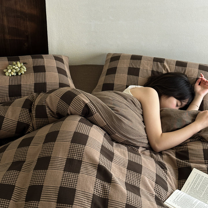 Large check bed linen set made of cotton percale with breathable finish