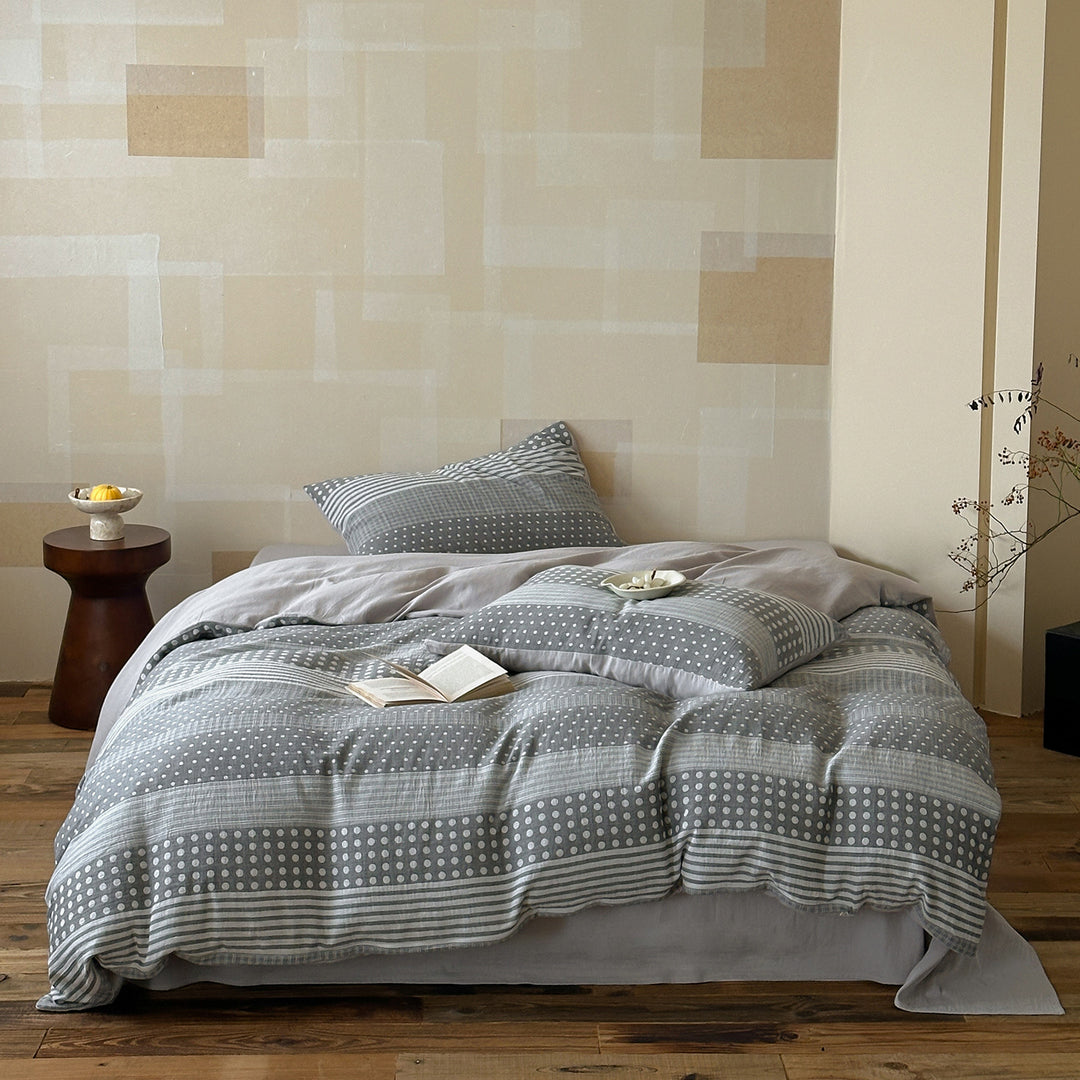 Bedding set made of double-layer cotton gauze with light duvet and pillowcase