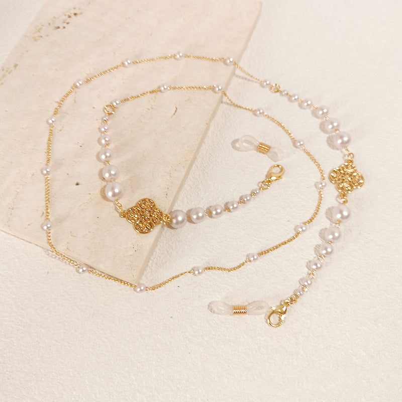 Sparkling glasses holder chain with pearls and floral pendants Kalsten