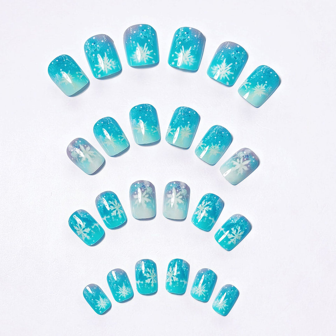Winter-Themed Decorative Nail Art Kalsten