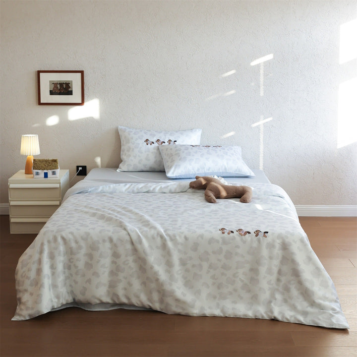 Bedding set with subtle leopard texture and embroidered horse motifs