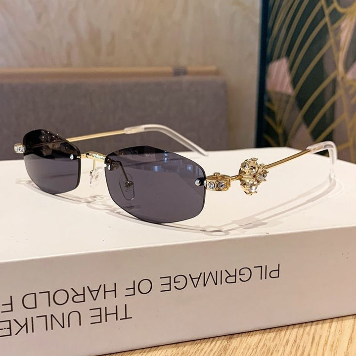 Fashionable sunglasses with luxurious golden accents Kalsten