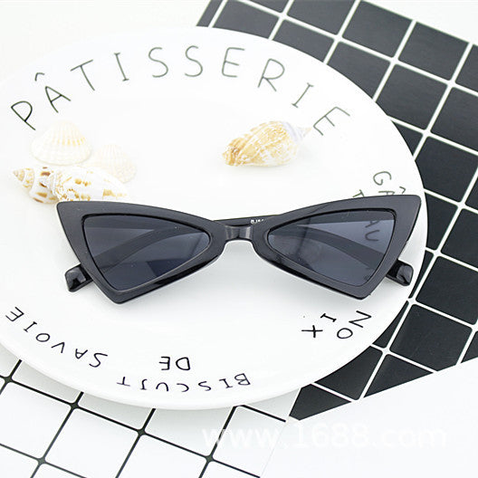 Women's fashionable Cat-Eye sunglasses with elegant design Kalsten