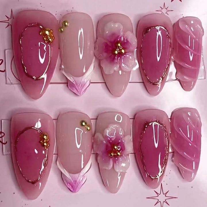 Artificial nail set with floral accents and luxurious details Kalsten