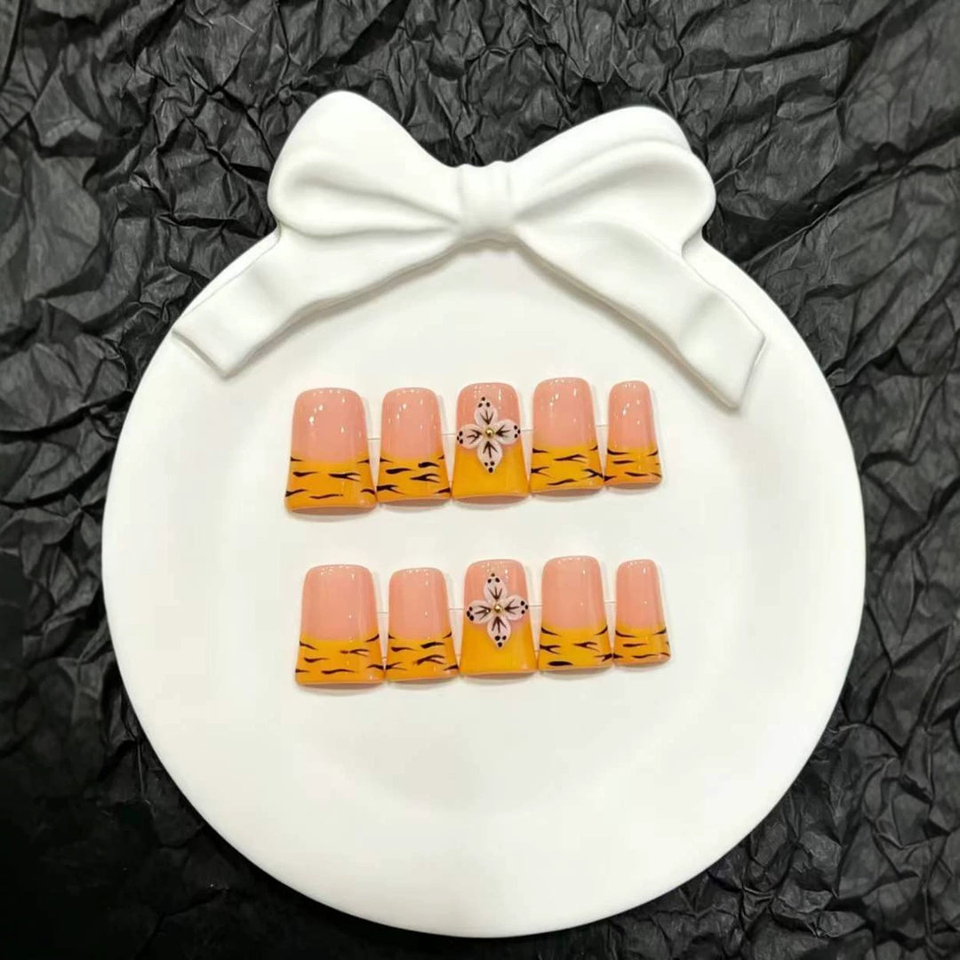 Artistic Gradient Press-On Nail Set