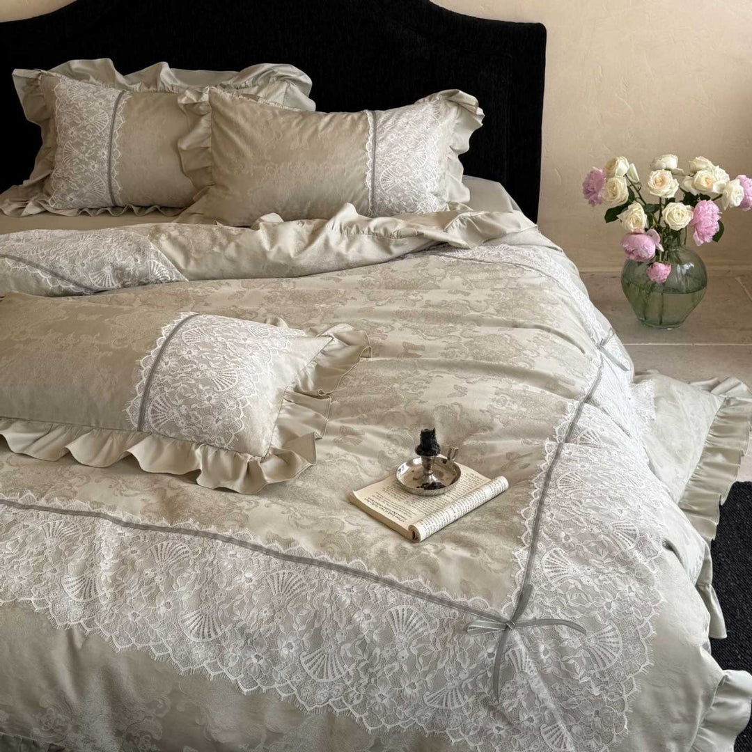 Luxurious Ruffle Bedding Set with Jacquard Structure, Lace Edge and Contrasting Piping