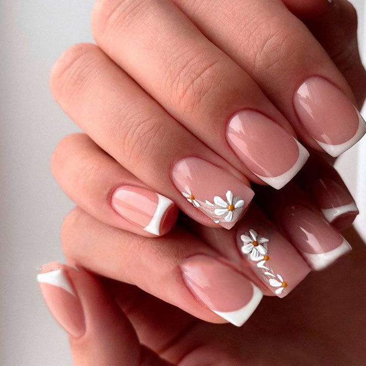 Artful nail art with elegant flower design Kalsten