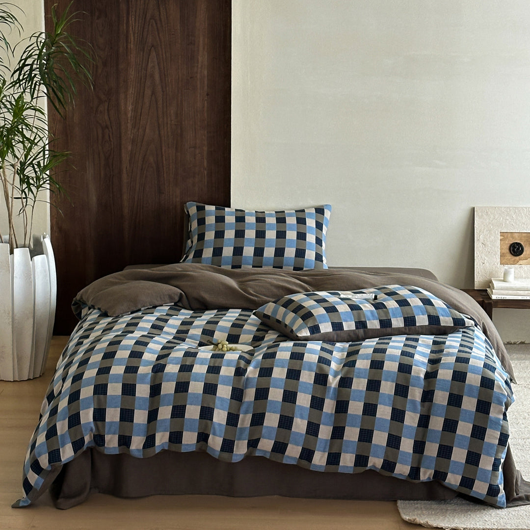 Large check bed linen set made of cotton percale with breathable finish