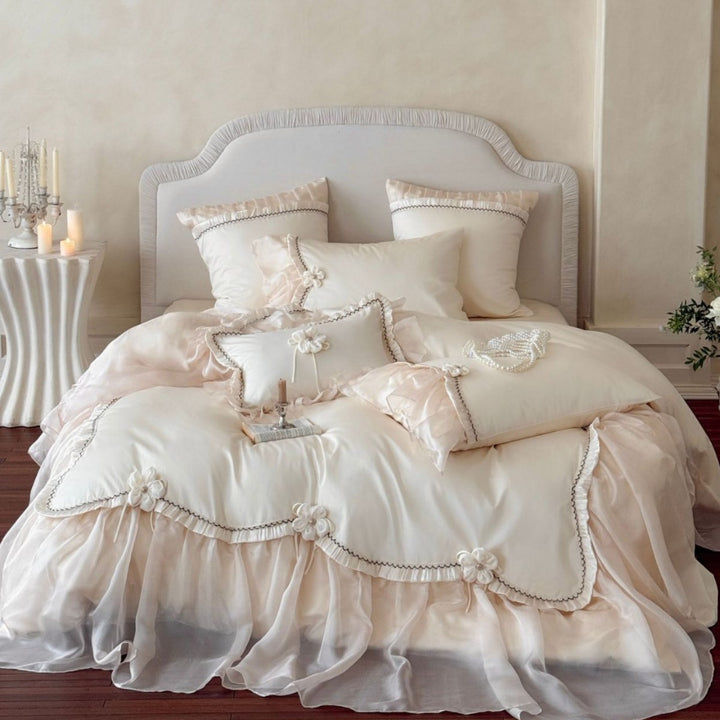 Bedding set made of cotton satin with transparent organza ruffle and 3D flower appliqué